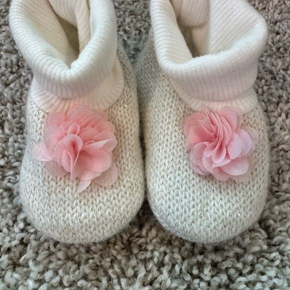 Baby Girl Knit Booties sock Slippers -Pink and white sparkle size Newborn - Picture 3 of 6